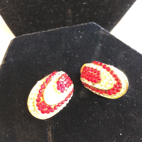 Austrian Crystal Vintage Red & Clear Shell Style Clip On Earrings-Boutique - Picture 4 of 4